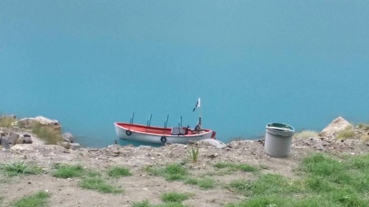 Eden Lake View Hotel Karimabad  Extérieur photo