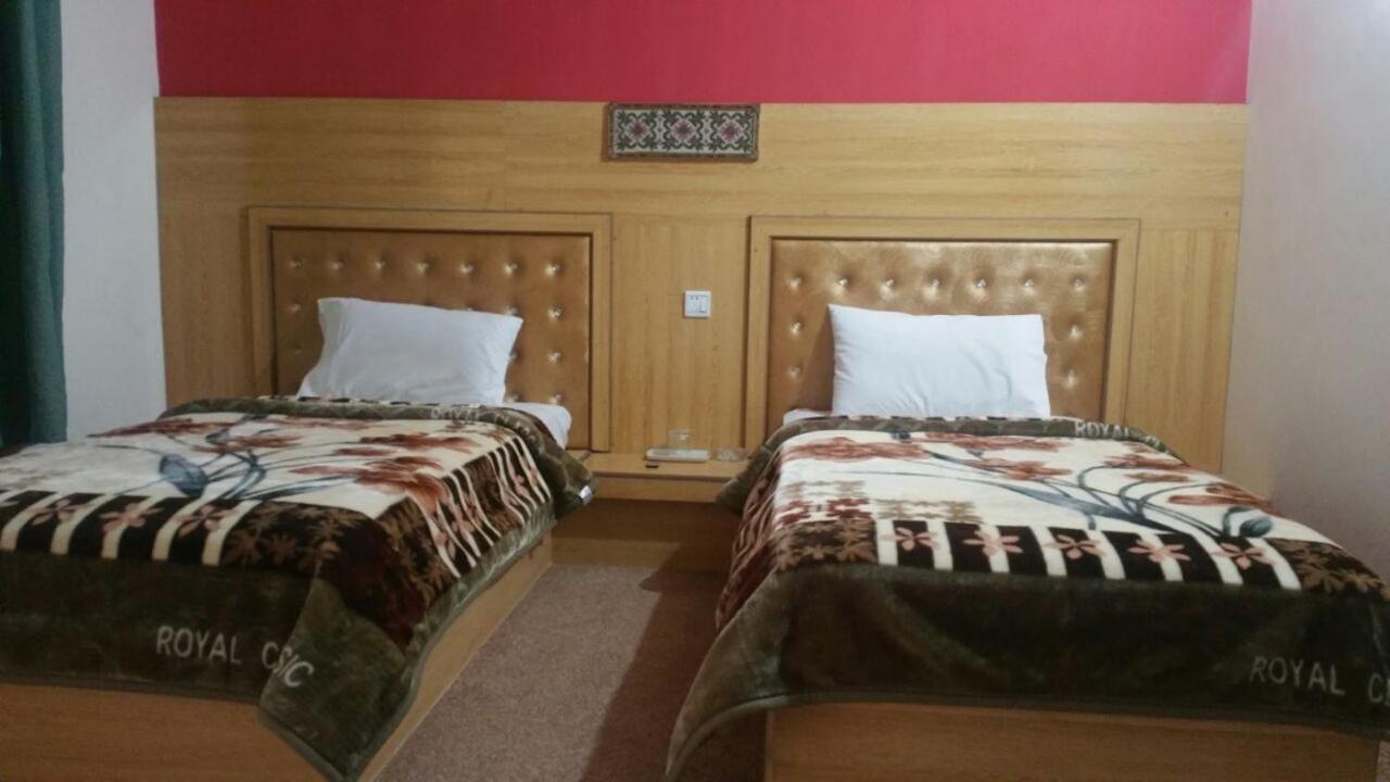 Eden Lake View Hotel Karimabad  Extérieur photo